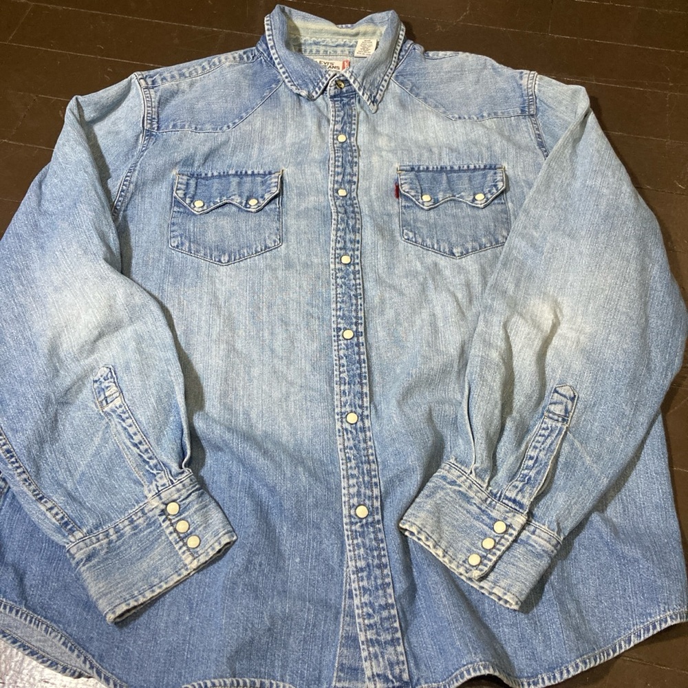 Men’s cowboy style jean shirt